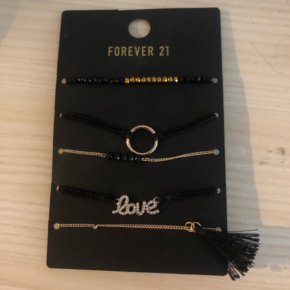 NWT will ship free with purchase
